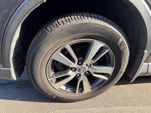Used 2018 Toyota RAV4 XLE AWD/4WD image 6