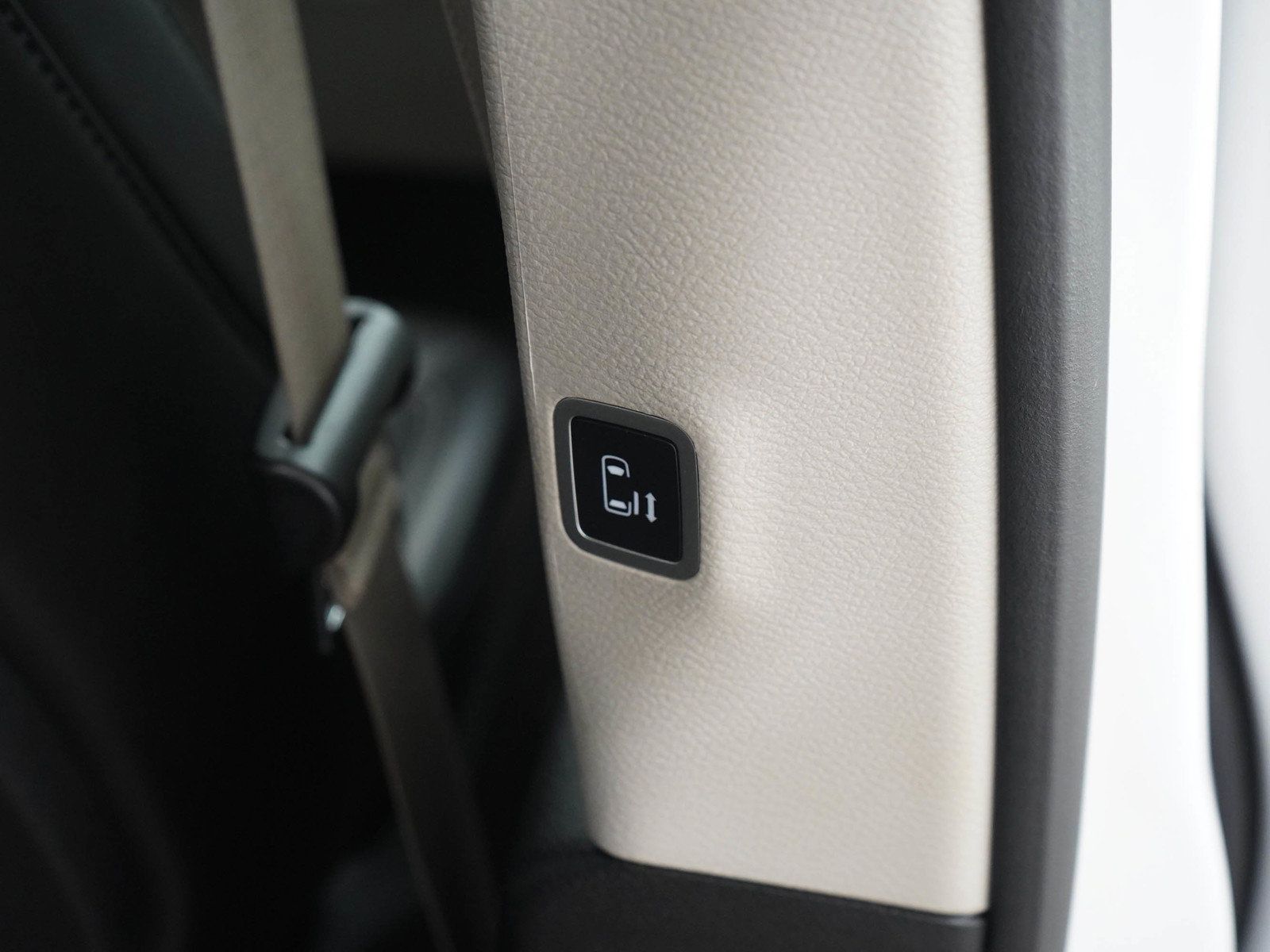 Used 2023 Chrysler Pacifica Touring-L FWD image 14