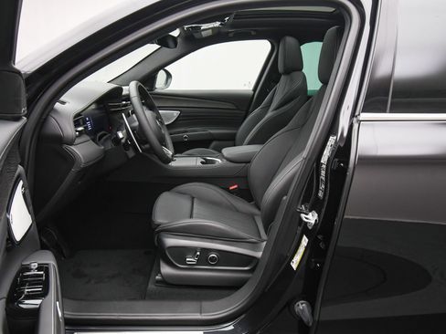 Used 2025 Maserati Grecale GT AWD/4WD image 18