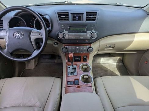Used 2010 Toyota Highlander Limited AWD/4WD image 18