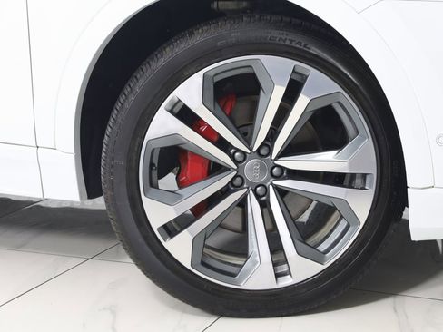 Used 2019 Audi Q8 Prestige image 16