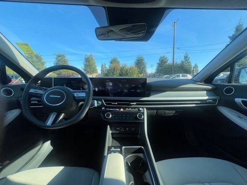 Used 2025 Hyundai Sonata SEL FWD image 34