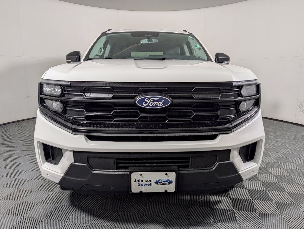 Used 2027 Ford Expedition Active RWD image 3