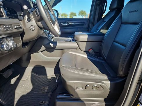 Used 2024 GMC Yukon XL Denali image 19