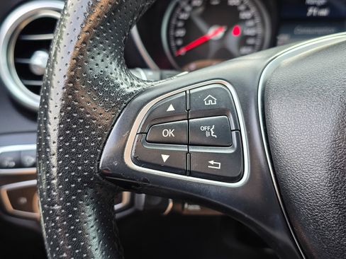 Used 2018 Mercedes-Benz GLC 300 4MATIC w/ Premium Package image 27