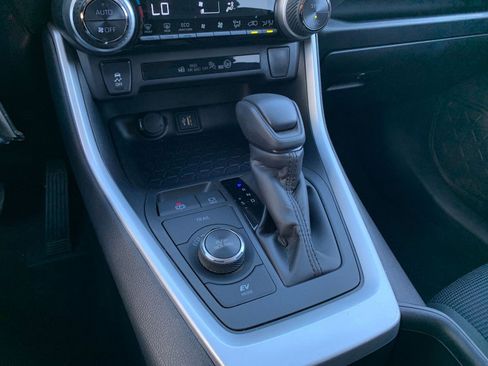 Used 2025 Toyota RAV4 LE image 40