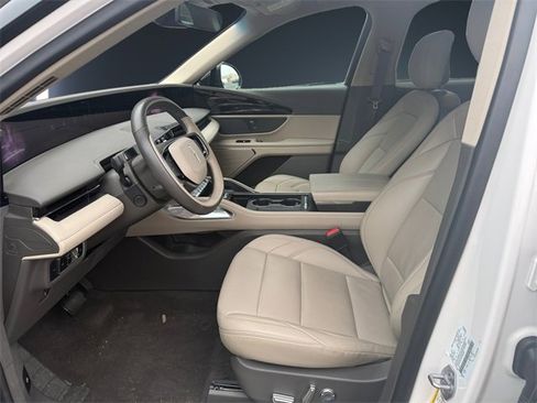 Used 2024 Lincoln Nautilus Premier image 9