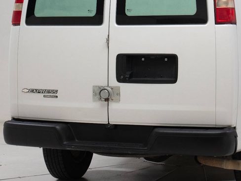 Used 2016 Chevrolet Express 2500 RWD image 21