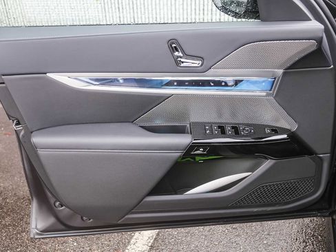 Used 2026 BMW 750e xDrive w/ Premium Package image 16