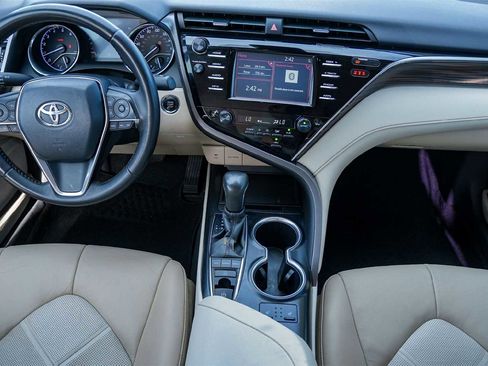 Used 2018 Toyota Camry L image 10