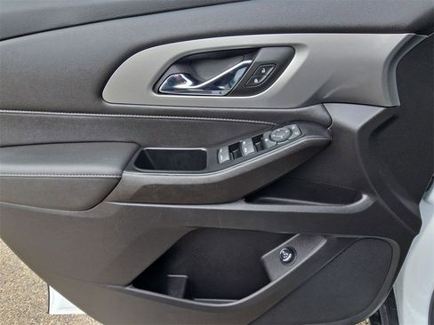 Used 2023 Chevrolet Traverse LT image 23