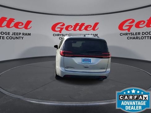 Used 2023 Chrysler Pacifica Limited w/ S Appearance Package image 6