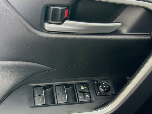 Used 2025 Toyota RAV4 XLE FWD image 15