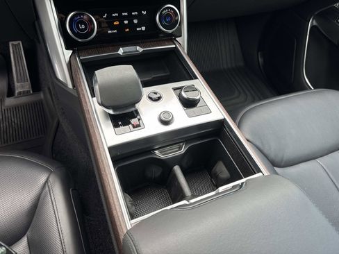 Certified 2023 Land Rover Range Rover Autobiography AWD/4WD image 28
