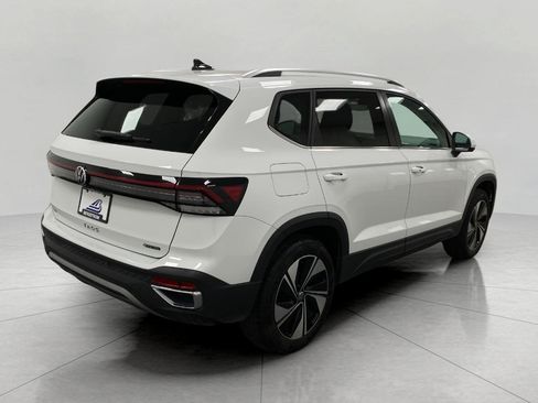 Used 2025 Volkswagen Taos SE AWD/4WD image 4