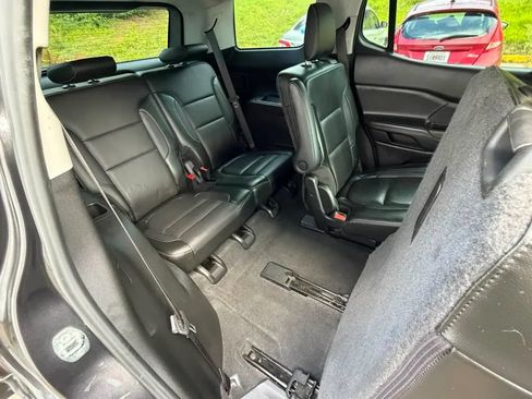 Used 2018 GMC Acadia SLT w/ LPO, Floor Liner Package FWD image 27