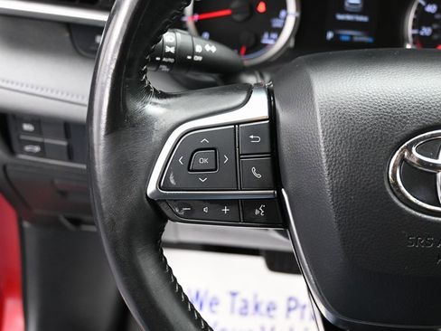 Used 2021 Toyota Highlander LE image 19