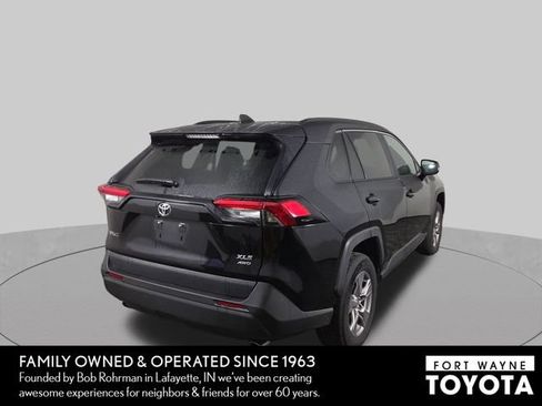 Used 2025 Toyota RAV4 XLE AWD/4WD image 7
