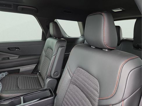 New 2026 Nissan Pathfinder SV image 9