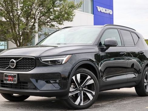 Certified 2024 Volvo XC40 B5 Ultimate w/ Protection Package Premier AWD/4WD image 2