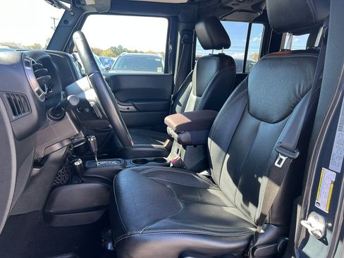 Used 2018 Jeep Wrangler Unlimited Sahara image 12