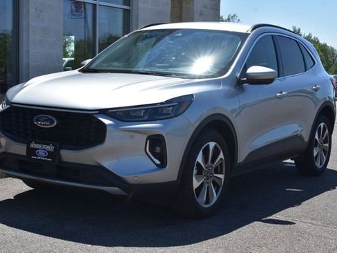 Used 2023 Ford Escape Platinum AWD/4WD image 17