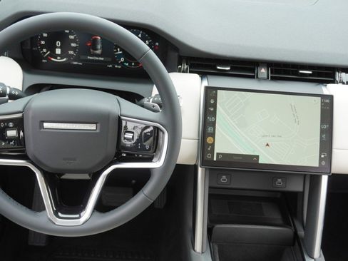 Used 2025 Land Rover Discovery Sport S image 26