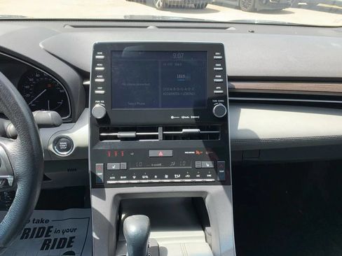 Used 2019 Toyota Avalon XLE w/ Moonroof Package FWD image 12