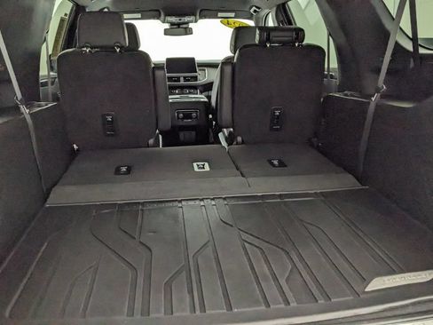 Used 2024 Chevrolet Suburban RST w/ Luxury Package AWD/4WD image 8