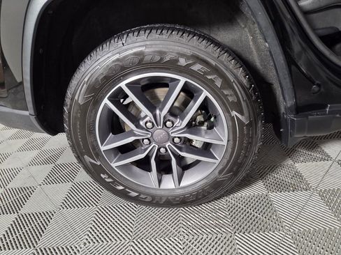 Certified 2019 Jeep Grand Cherokee Laredo w/ Laredo X Package image 26