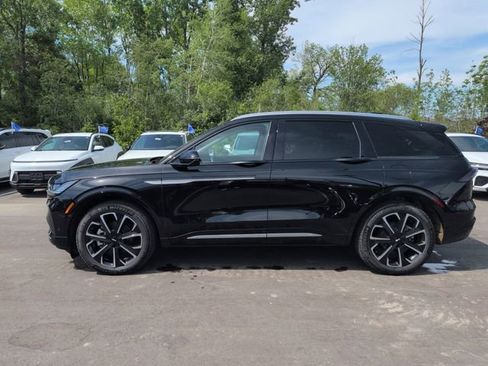 Used 2024 Lincoln Nautilus Reserve w/ Equipment Group 202A AWD/4WD image 8