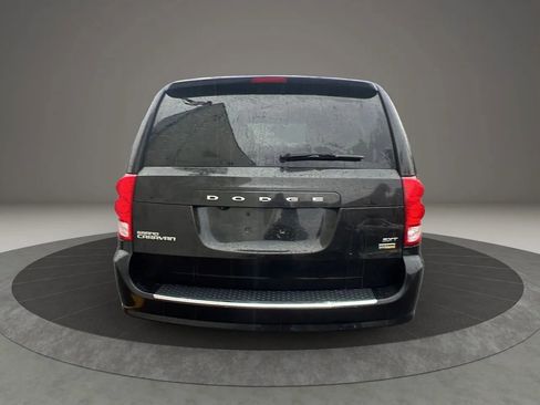 Used 2017 Dodge Grand Caravan SXT image 6