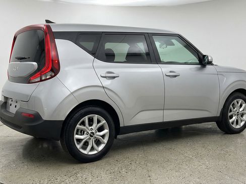 Used 2025 Kia Soul LX w/ LX Technology Package FWD image 9