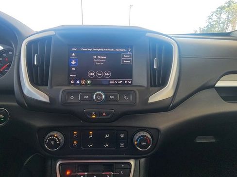 Used 2024 GMC Terrain SLE image 12