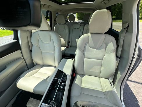 Used 2019 Volvo XC90 T6 Momentum w/ Protection Package AWD/4WD image 14