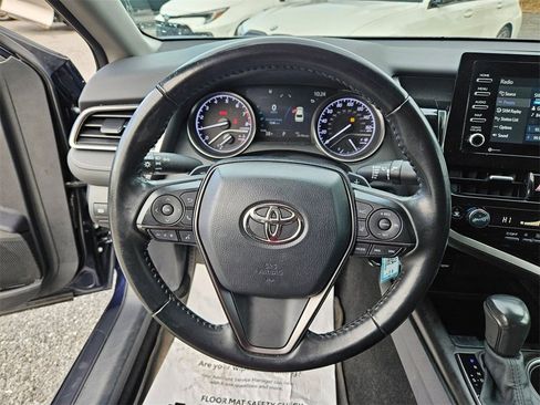 Used 2022 Toyota Camry SE image 10