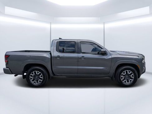 Used 2024 Nissan Frontier SL RWD image 2