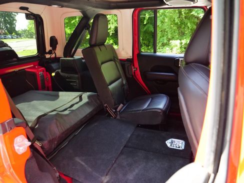 Used 2018 Jeep Wrangler Unlimited Rubicon AWD/4WD image 32