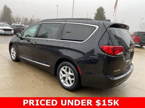 Certified 2017 Chrysler Pacifica Touring-L w/ Tire & Wheel Group image 7