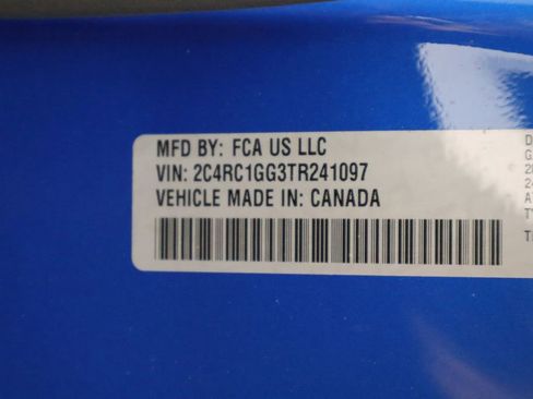 New 2026 Chrysler Pacifica Limited w/ Uconnect Theater Family Group image 48