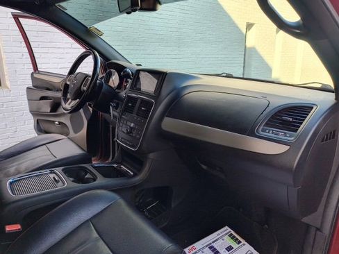 Used 2019 Dodge Grand Caravan GT FWD image 30