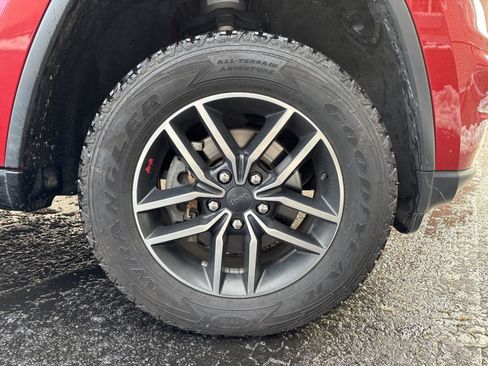 Used 2019 Jeep Grand Cherokee Trailhawk image 9