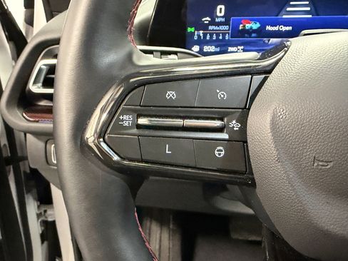 Used 2024 Chevrolet Traverse RS image 17