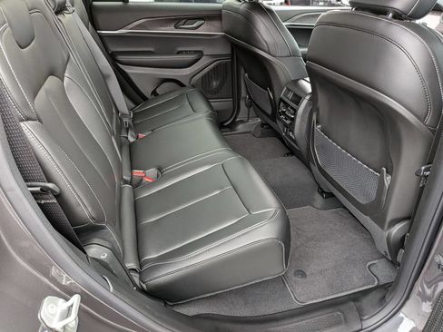Certified 2025 Jeep Grand Cherokee Limited w/ Black Appearance Package AWD/4WD image 33