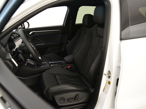 Certified 2025 Audi Q3 2.0T Premium w/ Convenience Package image 4