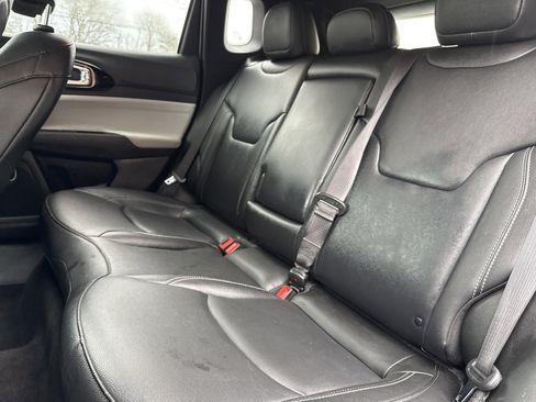 Used 2025 Jeep Compass Limited image 13