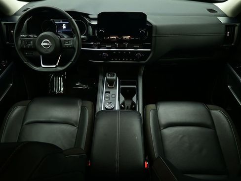 Used 2024 Nissan Pathfinder SL image 4