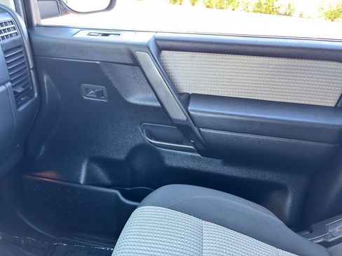 Used 2010 Nissan Titan PRO-4X AWD/4WD image 22