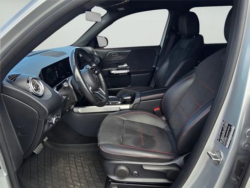 Used 2022 Mercedes-Benz GLB 250 4MATIC image 27