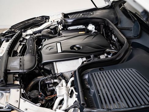 Used 2017 Mercedes-Benz GLC 300 4MATIC image 38